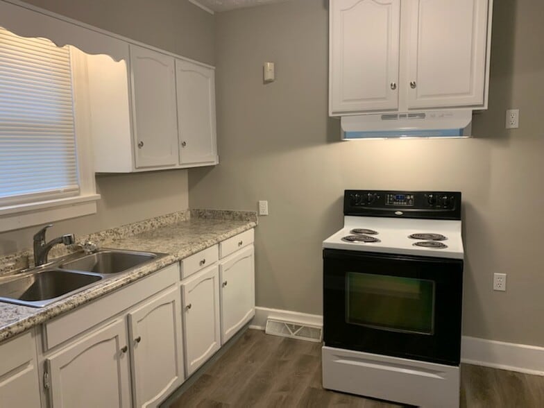 Building Photo - 816 Cody Ct NW