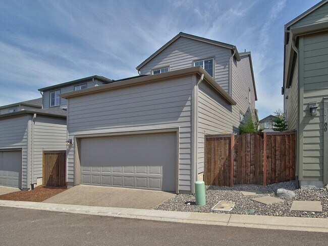 Building Photo - 15212 NW Cosmos St