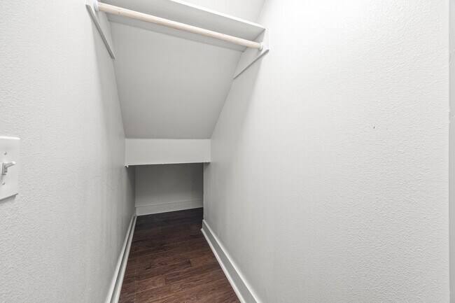 Building Photo - 2055 S Florida Way