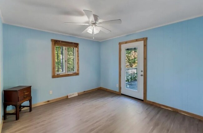 Building Photo - Beautiful and Spacious! Upgraded Multi-level Retreat with Lake Access, Golf, and Resort- Style Am...