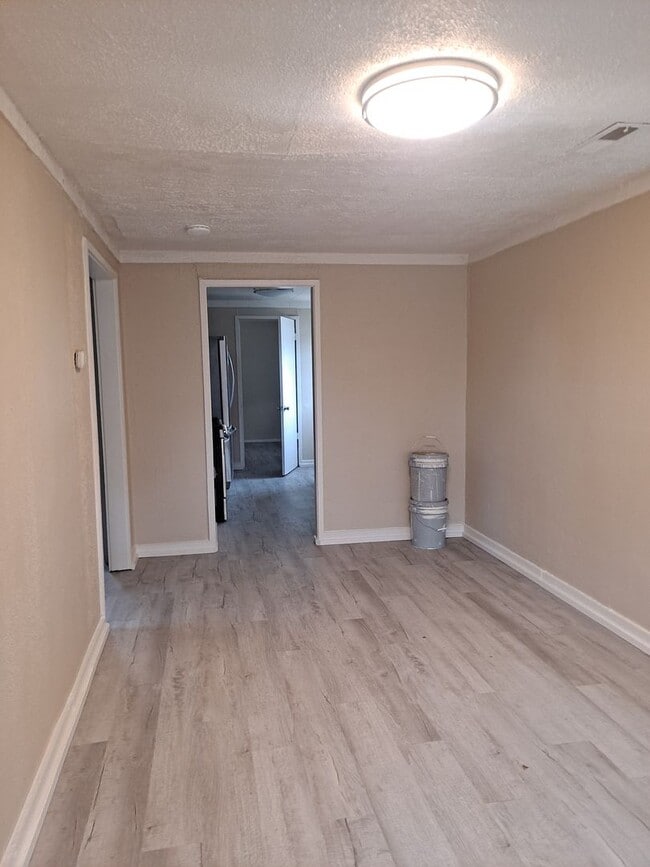 Building Photo - ALL PROSPECTIVE TENANTS MUST SUBMIT A $58 ...