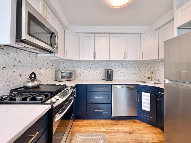 Building Photo - 126 OGDEN Ave