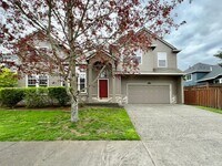 Building Photo - Spacious 4 Bed, 2.5 Bath House!