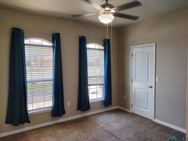 Building Photo - 621 Providence Cir