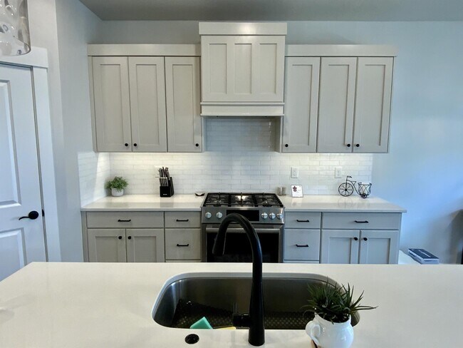 Building Photo - 3484 N Sirocco Ave