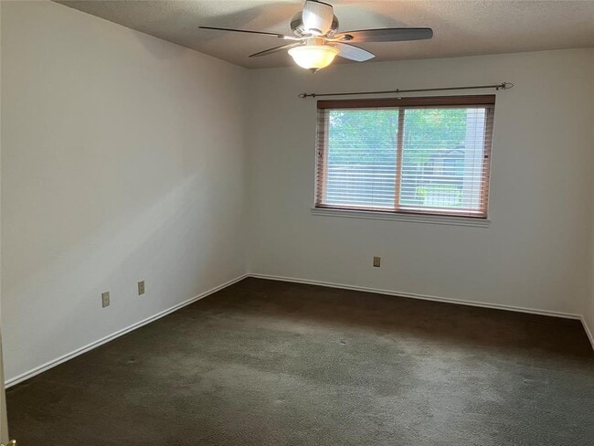 Building Photo - 8226 Summer Side Dr