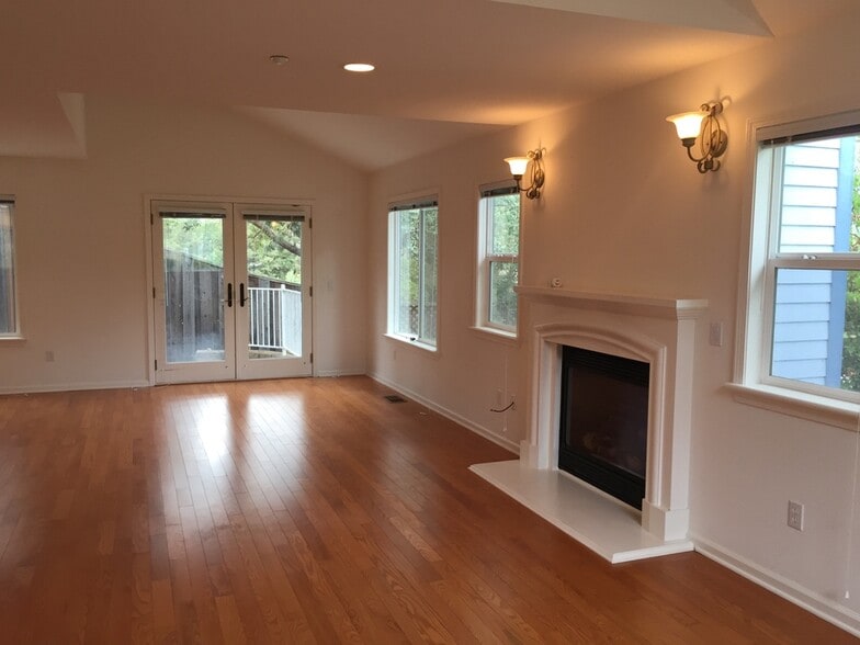 Building Photo - 23 Cherry Hill Ln