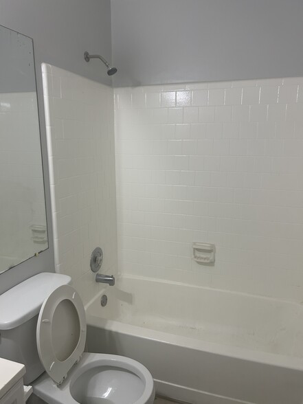 Building Photo - 3736 Jamestown Ct