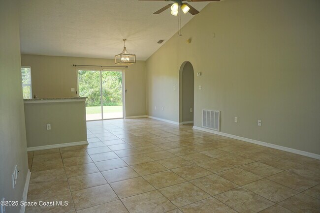 Building Photo - 1758 Tradewinds Ave SE