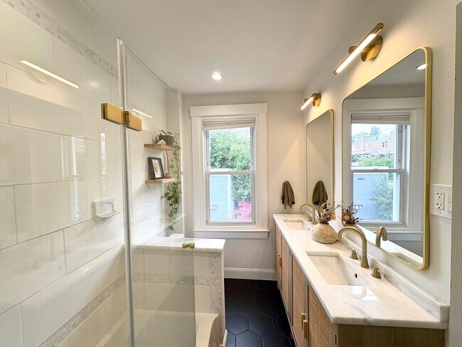 Building Photo - 4625 Silverwood St