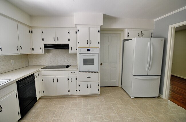 Building Photo - Lovely Ranch in Hope Valley North - Durham