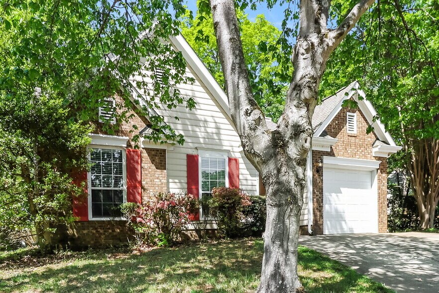 Building Photo - 2601 Clarencefield Dr