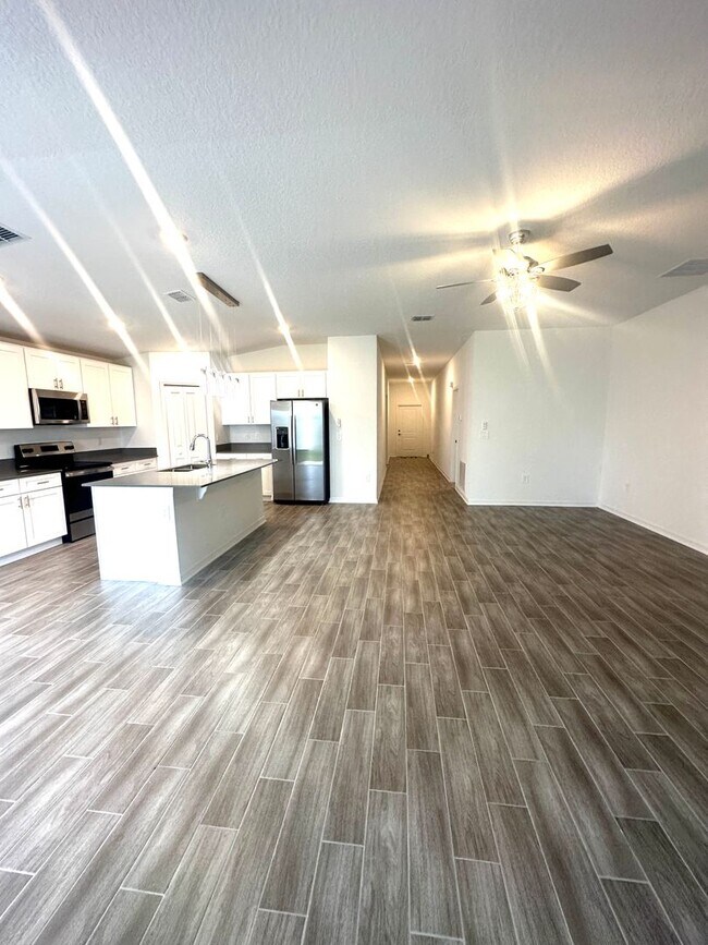 Building Photo - Brand New 4 bed inCypress Park - Haines City