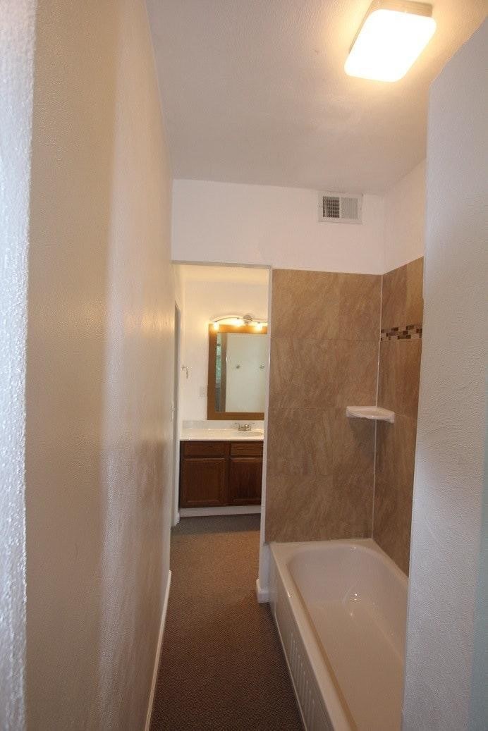 Bath - 6322 Victoria Ave