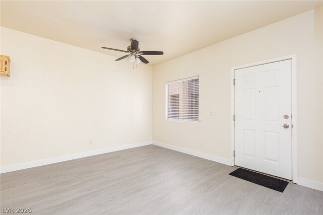 Building Photo - 2110 Los Feliz St