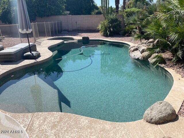 Building Photo - 722 W Canary Way