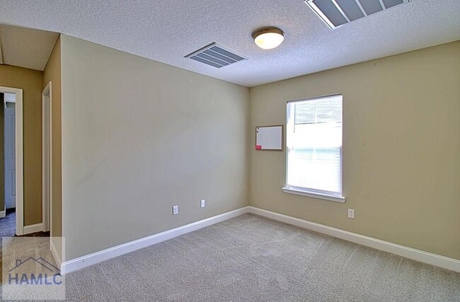 Building Photo - 587 Fairview Cir