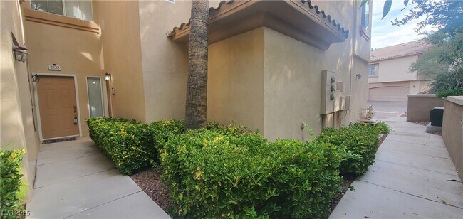 Building Photo - 2050 W Warm Springs Rd