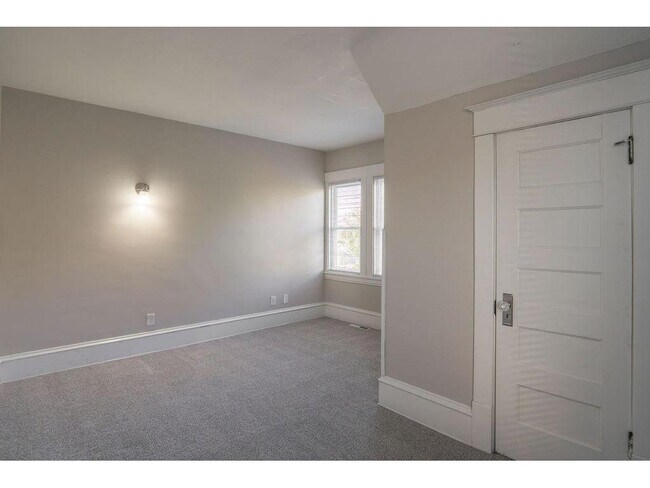 Building Photo - 1606 Concordia Ave