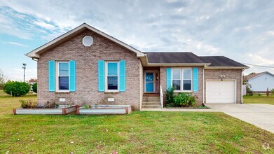 Building Photo - 3 Bedroom 2 Bathroom on a corner lot!