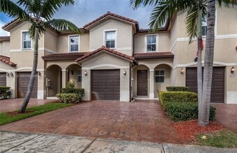 Building Photo - 1027 NE 207th St