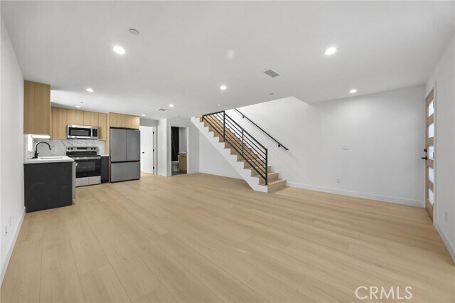 Building Photo - 4513 Rosewood Ave