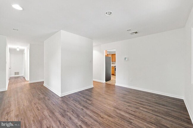 Building Photo - 2 Barnwell Dr