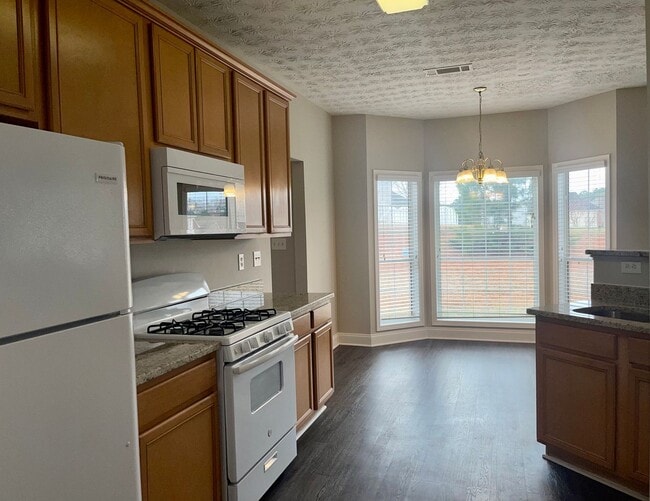 Building Photo - JUST REDUCED--$1895 for a 4 Bed/2.5 Bath Home In Swim/Tennis Community in McDonough!