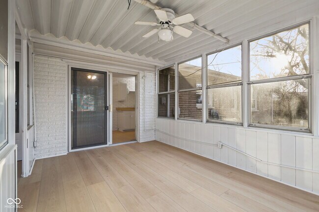 Building Photo - 8856 Moll Dr