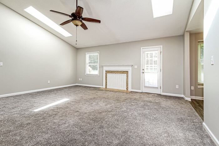 Building Photo - 7 Poppy Meadow Ln