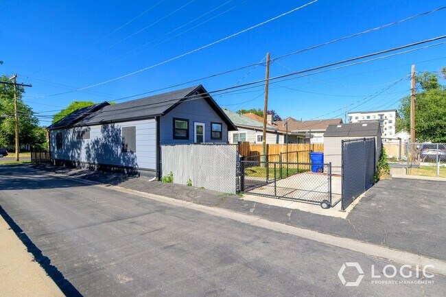 Building Photo - 935 W 200 N