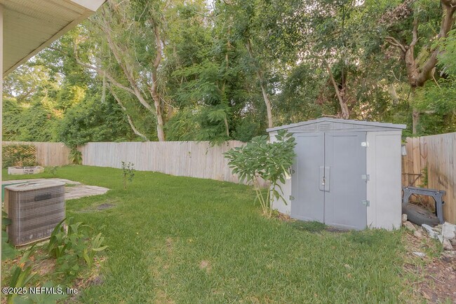 Building Photo - 14004 Crestwick Dr W