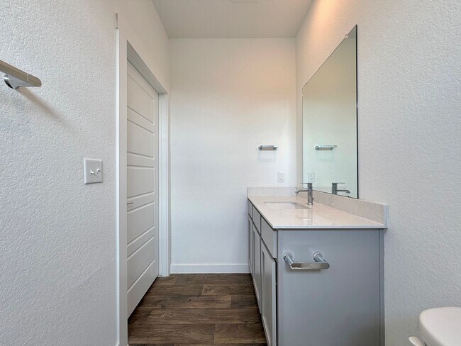 Building Photo - 2901 Louris Ln