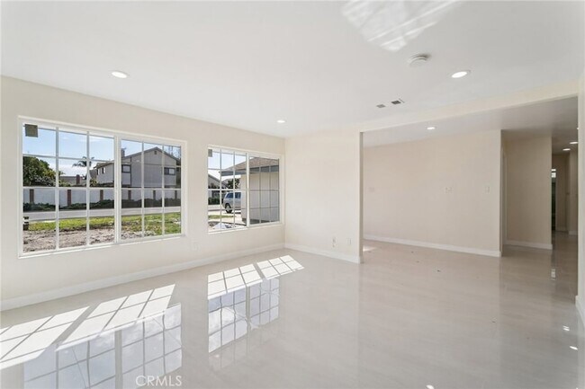 Building Photo - 10121 Eagle Ave