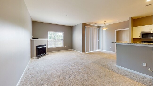 Building Photo - Second Floor Front Facing 2 Bedroom in a Gated Community!