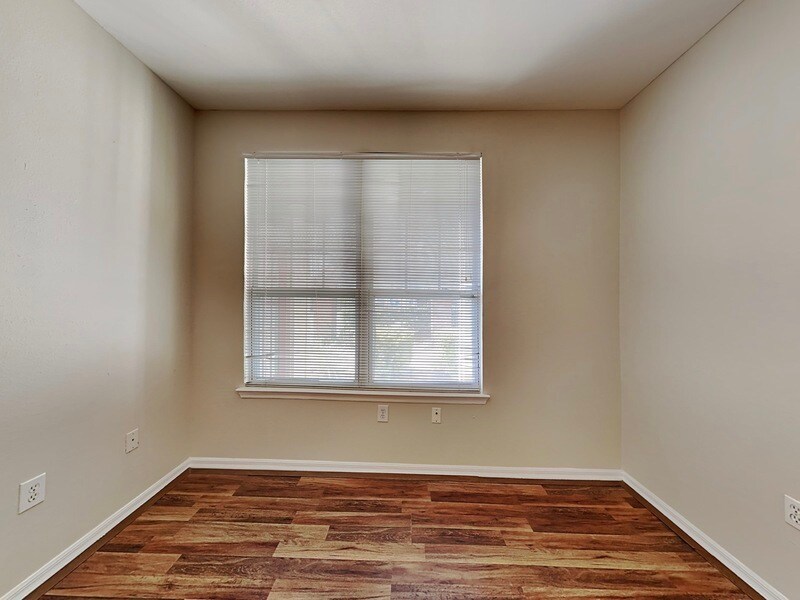 Building Photo - 1101 Vintage Village Ln