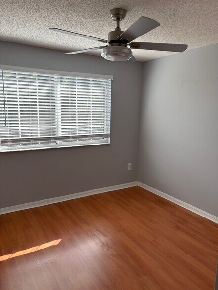 Building Photo - 900 Crestwood Ct S