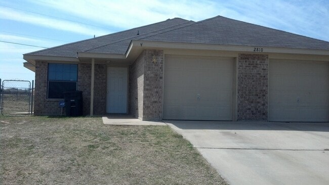 Primary Photo - 2810 Alma Dr