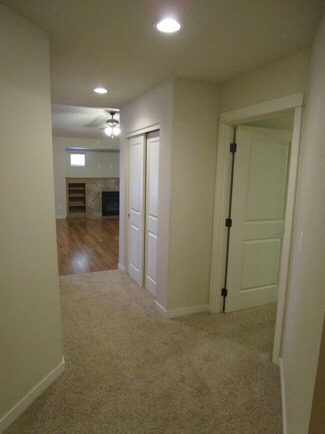 Building Photo - 3 Bedroom, 2 Bathroom on Corner Lot in Subdivision in North Prineville - Available Now!