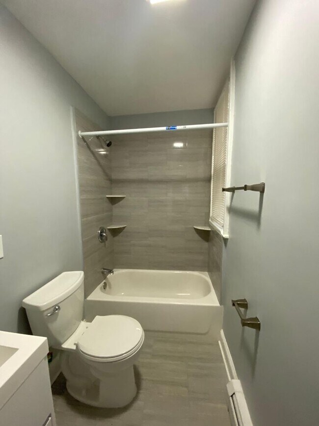 Building Photo - 378 Orchard St