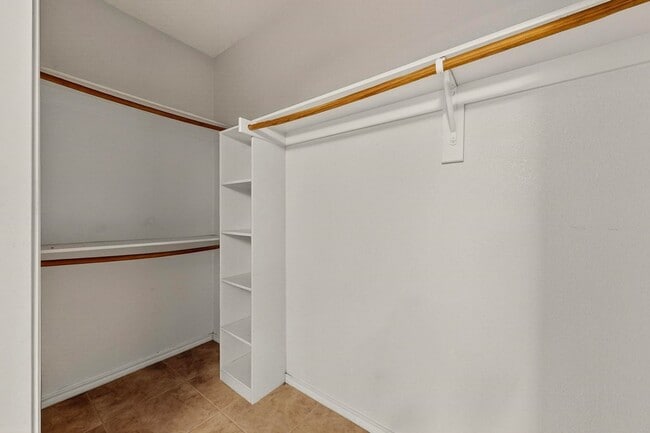 Building Photo - 165 Hirth Dr