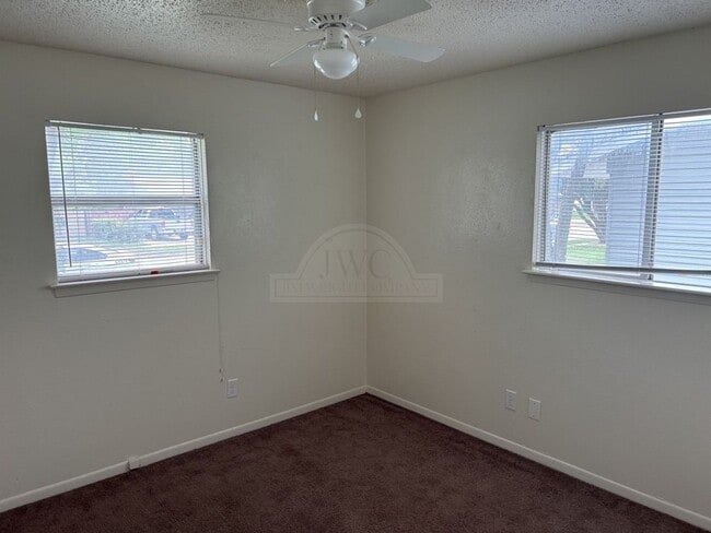 Building Photo - 1811 Janis Dr