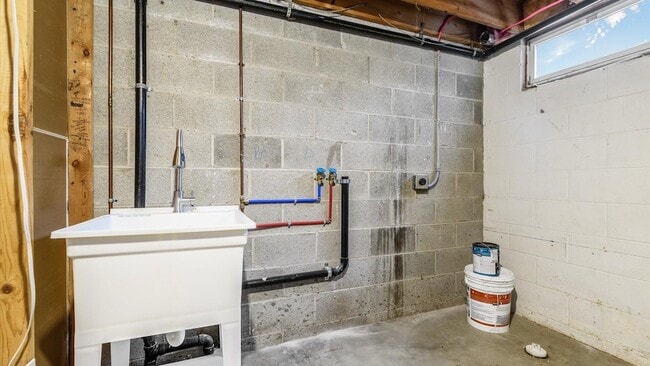 Building Photo - 824 Crofton Pl