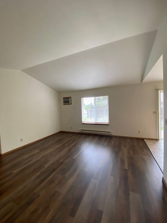 Building Photo - 3558 N 15th St