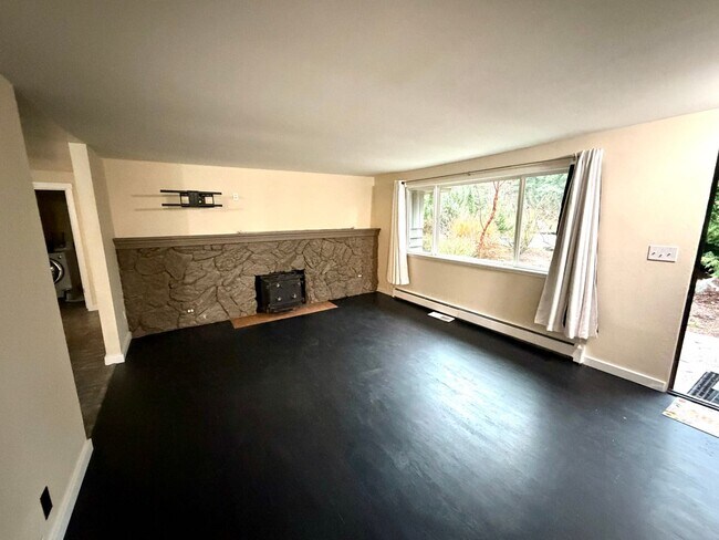 Building Photo - Peaceful Gig Harbor Home – Customizable Interior + Private Yard