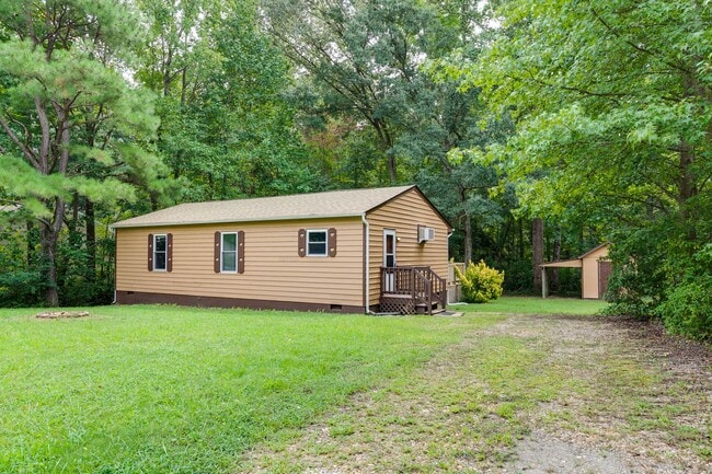 Building Photo - CHARMING 3-BEDROOM CEDAR SIDED RANCH HOUSE -Available