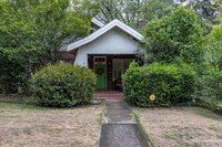 Building Photo - Charming Lakebottom Bungalow with Historic...