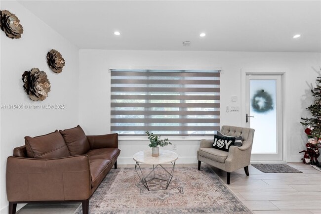 Building Photo - 6860 SW 37th St