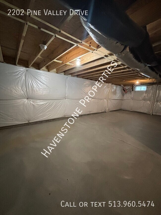 Building Photo - 2202 Pine Valley Dr