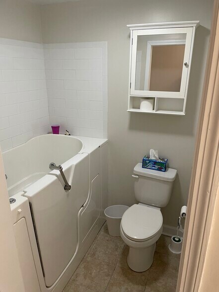 Building Photo - 5 Players Club Dr